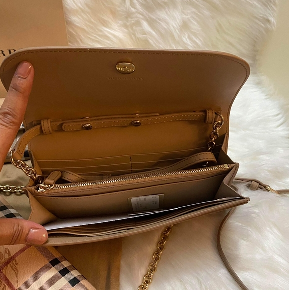 Brand New Authentic Burberry Wallet on Chain - Picture 2 of 2